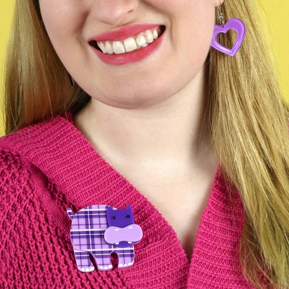 Acrylic purple Hilda Hippo brooch - Picture 4 of 4